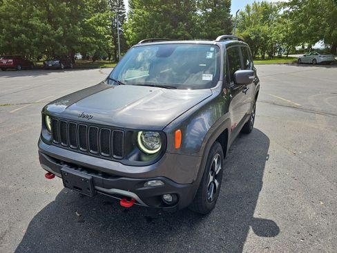 Used 2019 Jeep Renegade Trailhawk AWD/4WD image 2