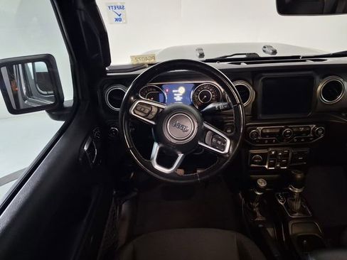Used 2020 Jeep Gladiator Overland AWD/4WD image 12