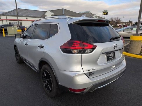 Used 2018 Nissan Rogue SV image 5