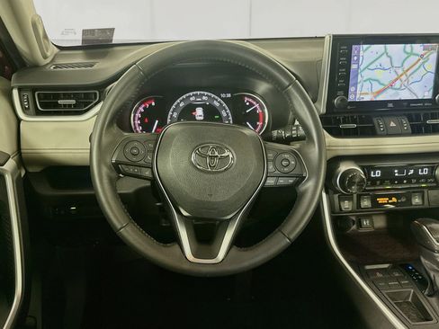 Used 2019 Toyota RAV4 Limited w/ Carpet Mat Package FWD image 18