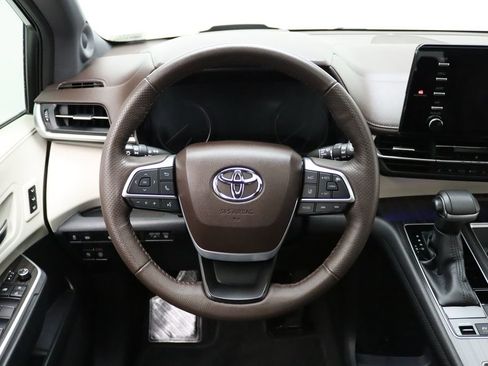 Certified 2021 Toyota Sienna Platinum image 22