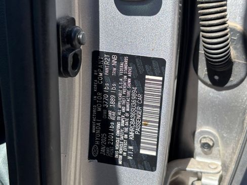 Used 2025 Hyundai Venue SEL FWD image 28