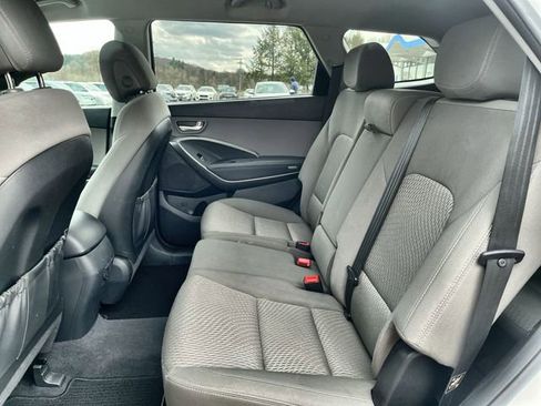 Used 2017 Hyundai Santa Fe SE image 25