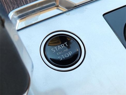 Used 2023 Land Rover Range Rover SE image 20