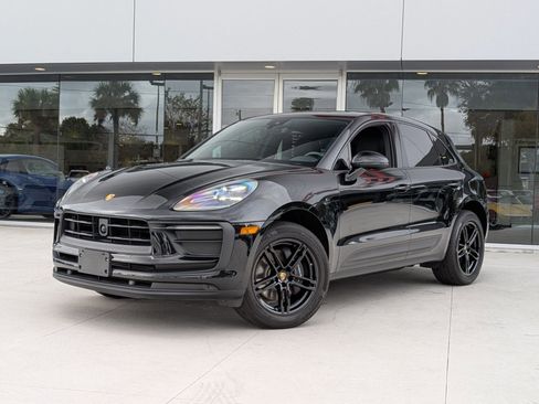 Certified 2025 Porsche Macan image 1