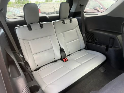 Used 2021 Ford Explorer XLT w/ Equipment Group 202A AWD/4WD image 28