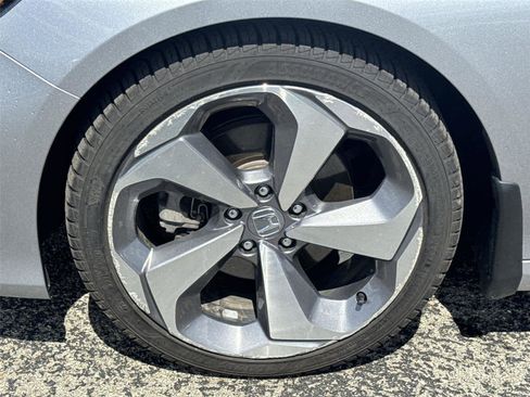 Used 2020 Honda Accord Touring image 11