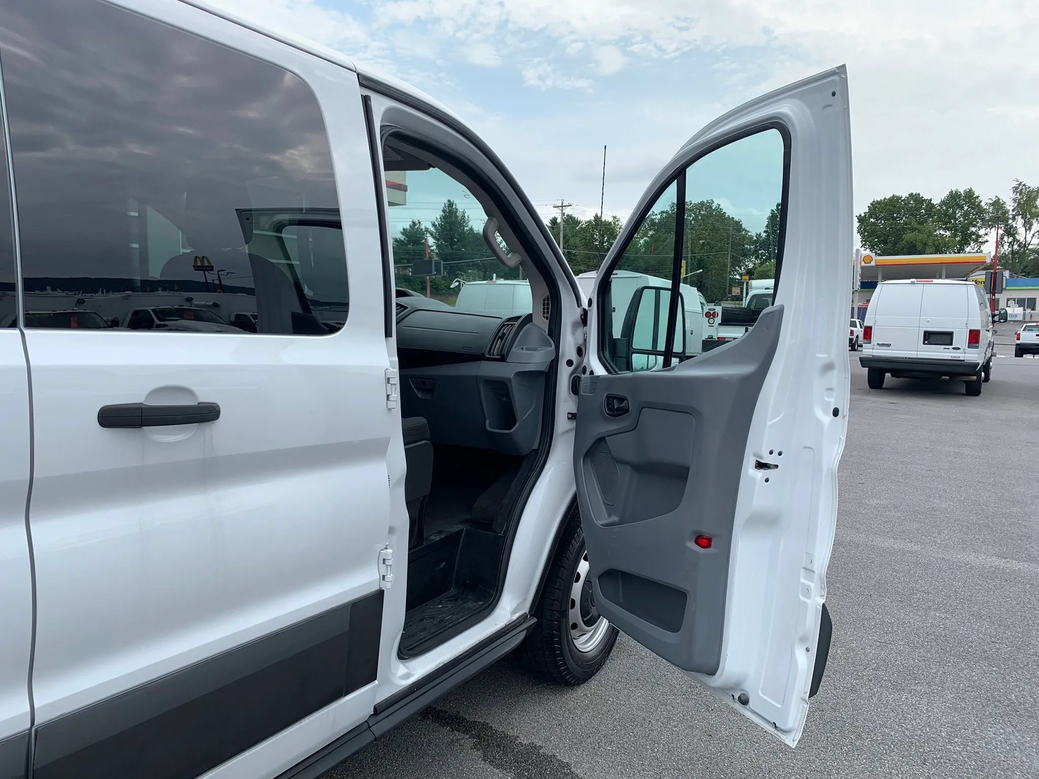 Used 2018 Ford Transit 350 XL RWD image 21