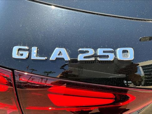 Used 2025 Mercedes-Benz GLA 250 image 8