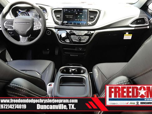New 2027 Chrysler Pacifica Select FWD image 11