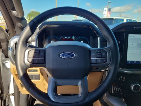 Used 2022 Ford F150 Lariat image 11