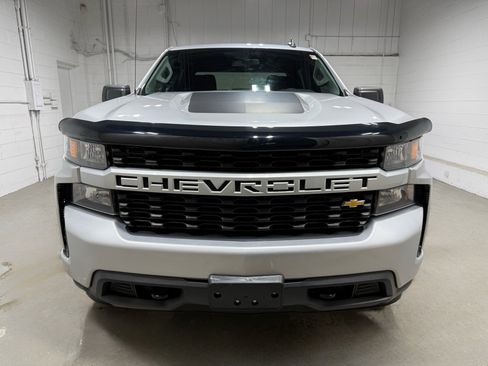 Used 2019 Chevrolet Silverado 1500 Custom w/ Custom Value Package image 2