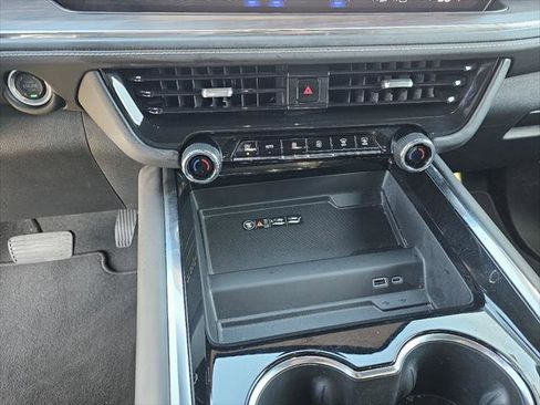 Used 2025 Chevrolet Suburban Premier image 11