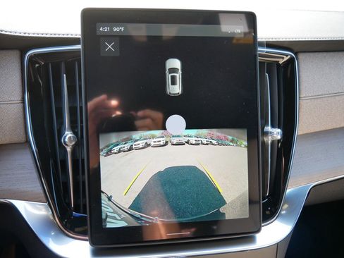 New 2025 Volvo XC90 T8 Core image 10