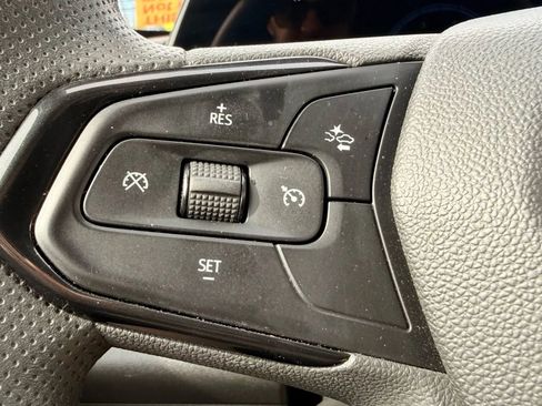 Used 2025 Chevrolet Trax LT image 19