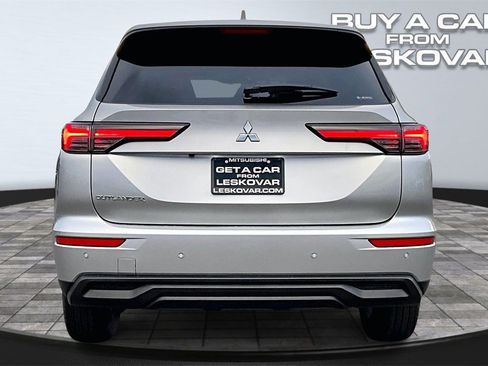 New 2025 Mitsubishi Outlander ES image 4