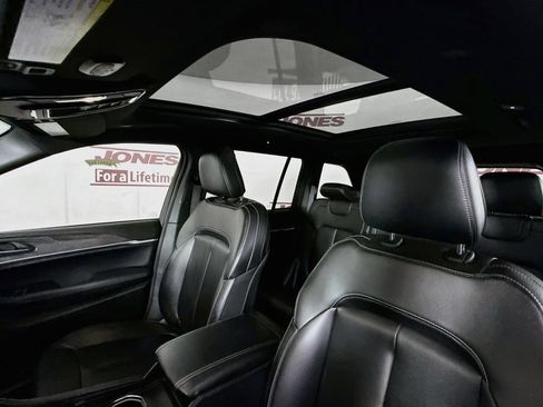 Used 2024 Jeep Grand Cherokee Limited w/ Black Appearance Package RWD image 11