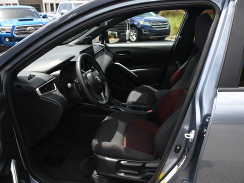 Used 2024 Toyota Corolla Cross AWD Hybrid w/ Moonroof Package image 8