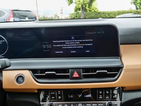 Used 2024 Kia Seltos EX FWD image 15