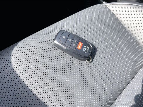 Used 2026 Toyota Crown Limited w/ Advanced Technology Package image 15