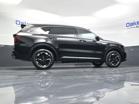 Certified 2025 Kia Sorento S AWD/4WD image 33