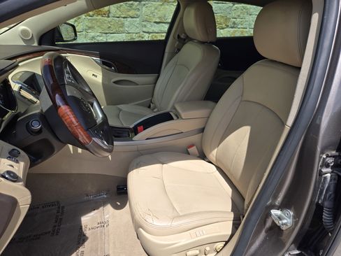Used 2011 Buick LaCrosse CXL w/ Driver Confidence Package FWD image 5