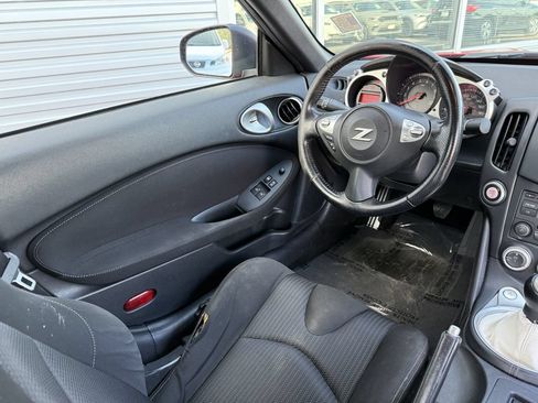 Used 2016 Nissan 370Z Coupe RWD image 19