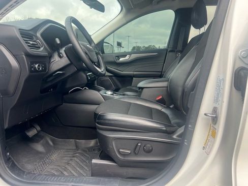 Certified 2024 Ford Escape SE image 4