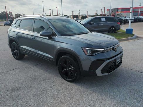 Used 2025 Volkswagen Taos SEL AWD/4WD image 2