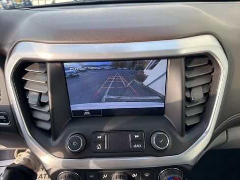 Used 2022 GMC Acadia SLT image 16