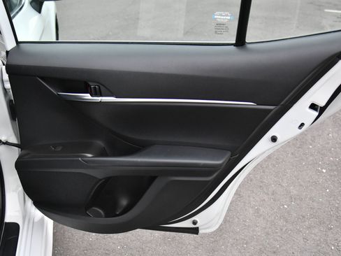 Used 2024 Toyota Camry SE image 36