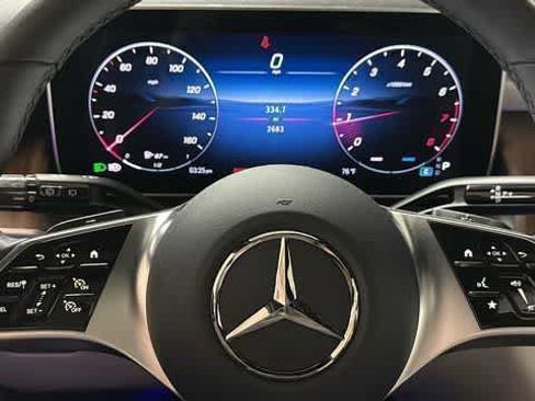Used 2025 Mercedes-Benz GLC 300 4MATIC image 17