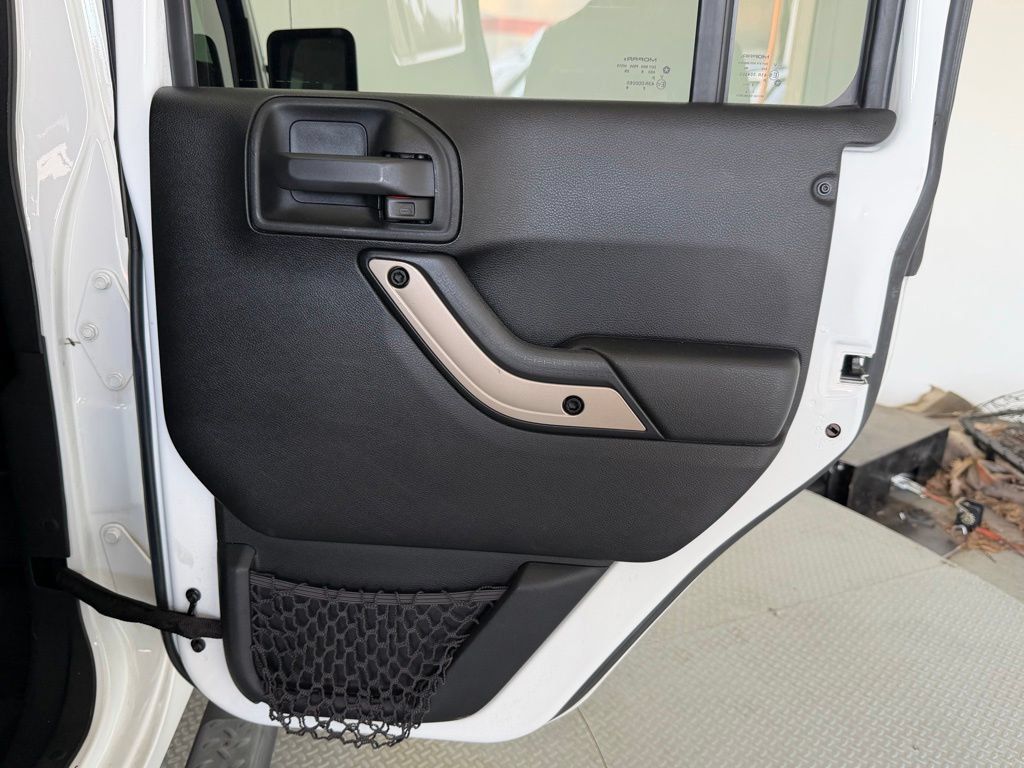 Used 2017 Jeep Wrangler Unlimited Sahara AWD/4WD image 36