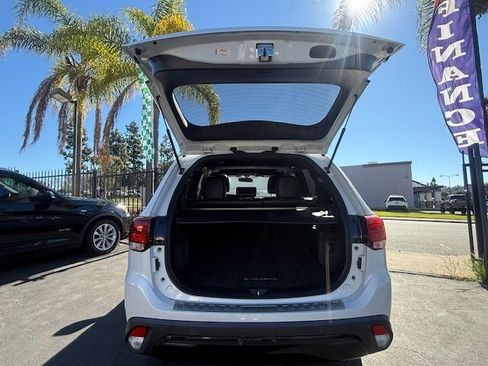 Used 2019 Mitsubishi Outlander SE image 12