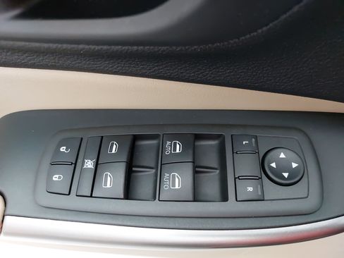 Used 2021 Jeep Cherokee Latitude FWD image 28