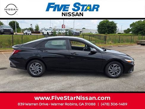 Used 2024 Hyundai Elantra SEL FWD image 12