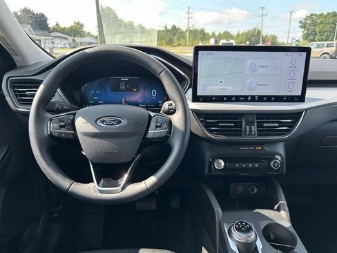 Used 2024 Ford Escape Platinum w/ Class II Trailer Tow Package AWD/4WD image 13