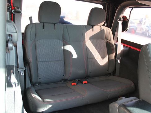 Used 2021 Jeep Wrangler Rubicon image 24