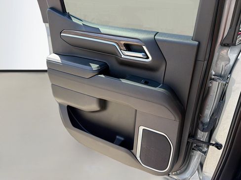 Used 2023 Chevrolet Silverado 1500 LT Trail Boss w/ Convenience Package II image 42