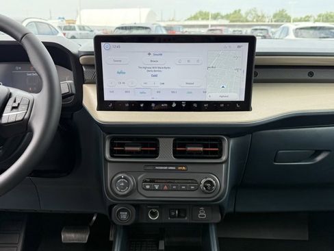 New 2025 Ford Maverick Lariat image 16