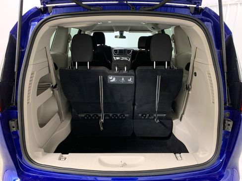 Used 2021 Chrysler Voyager LX image 20