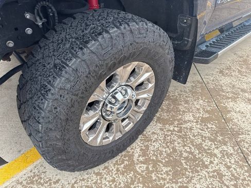 Used 2017 Ford F250 XLT w/ XLT Premium Package AWD/4WD image 9
