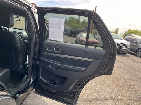 Used 2018 Ford Explorer XLT w/ Equipment Group 202A FWD image 18