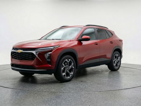Used 2025 Chevrolet Trax LT FWD image 3
