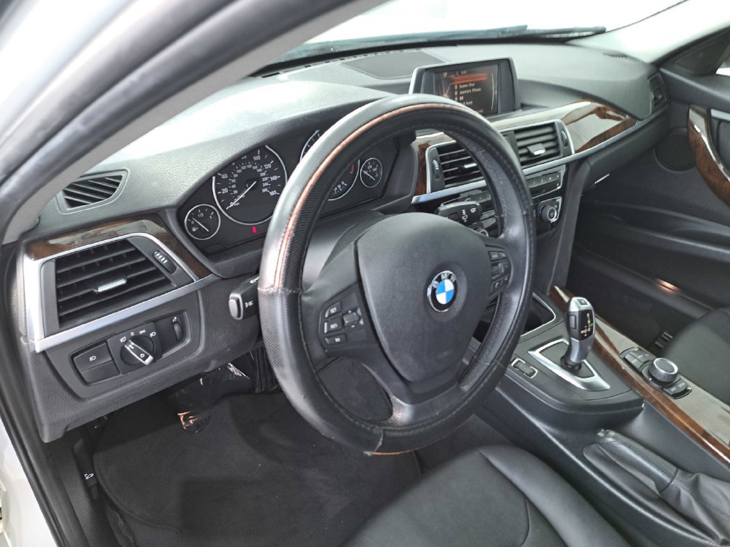 Used 2016 BMW 320i Sedan RWD image 8