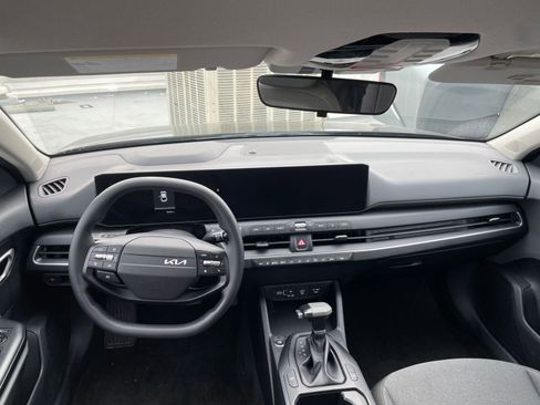 Used 2025 Kia K4 LXS image 32