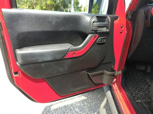 Used 2011 Jeep Wrangler Sahara w/ Connectivity Group AWD/4WD image 13