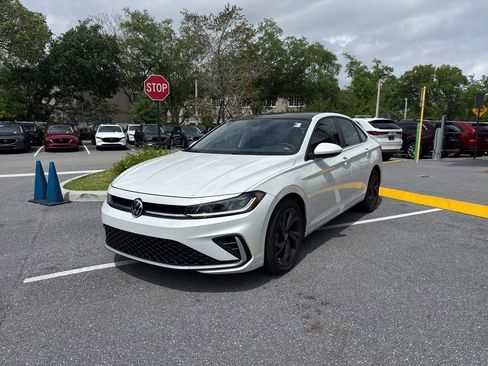 Used 2025 Volkswagen Jetta SE image 11