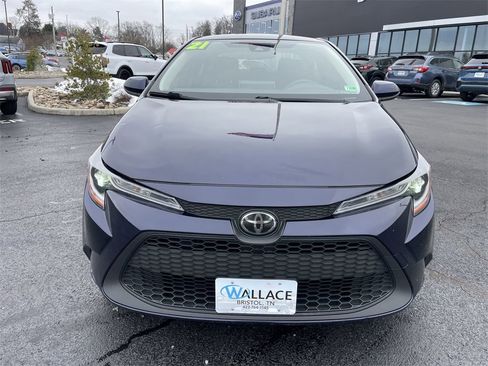 Used 2021 Toyota Corolla LE image 2