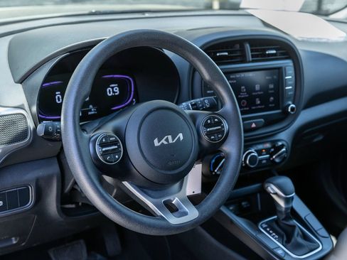 Used 2025 Kia Soul LX w/ LX Technology Package FWD image 20